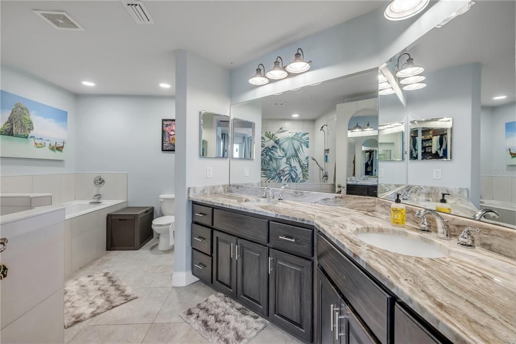 For Sale: $565,000 (2 beds, 2 baths, 1384 Square Feet)