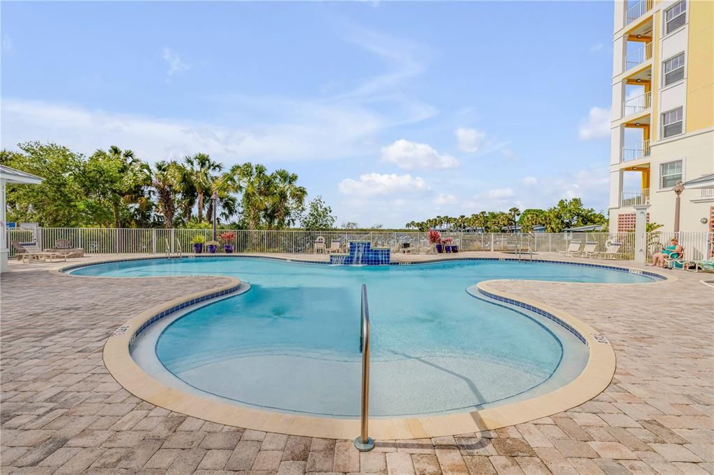 For Sale: $565,000 (2 beds, 2 baths, 1384 Square Feet)