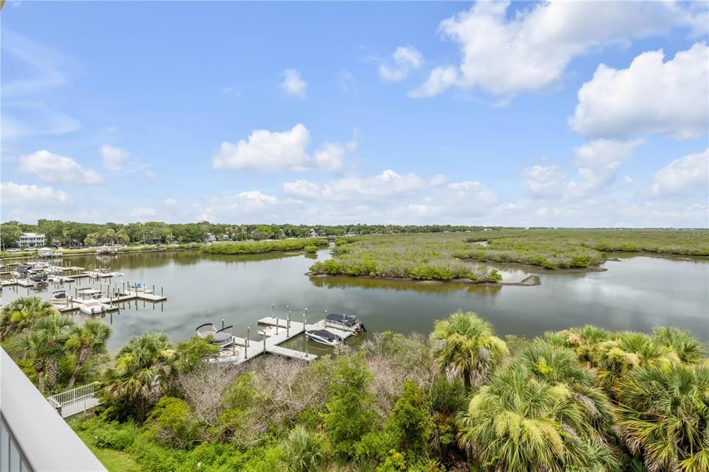 For Sale: $565,000 (2 beds, 2 baths, 1384 Square Feet)