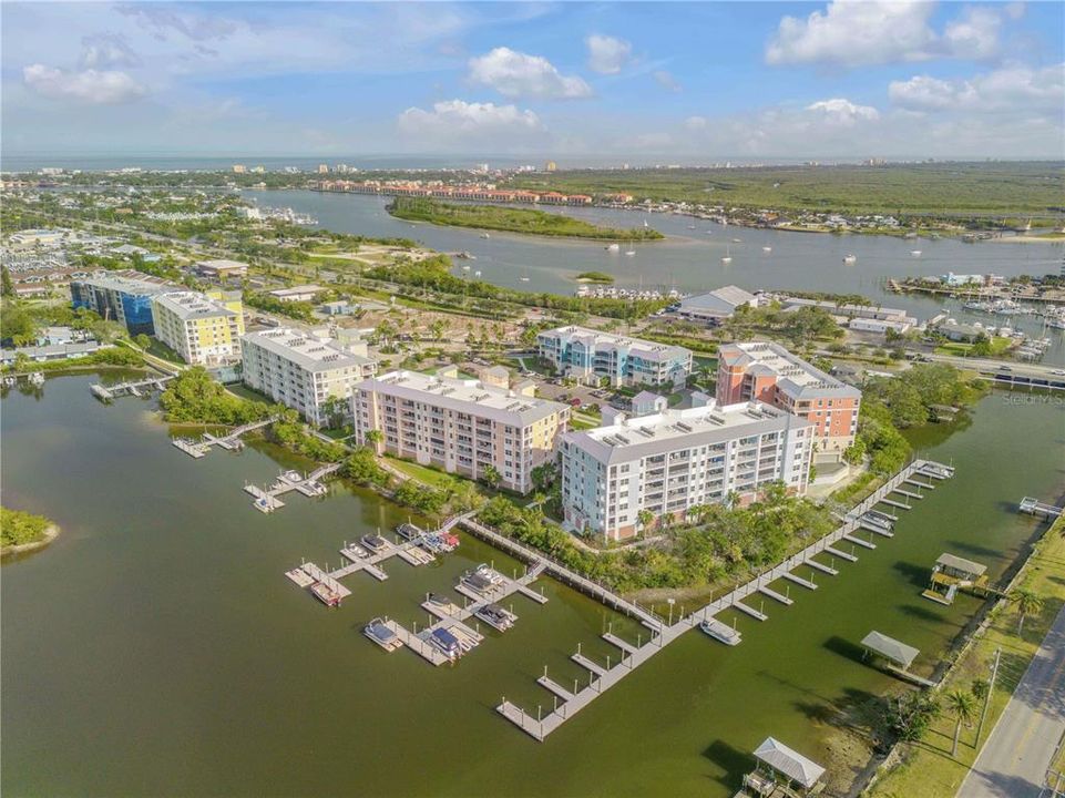 For Sale: $565,000 (2 beds, 2 baths, 1384 Square Feet)