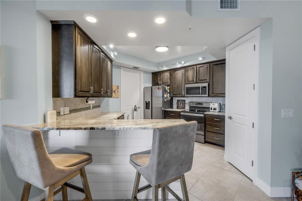 For Sale: $565,000 (2 beds, 2 baths, 1384 Square Feet)
