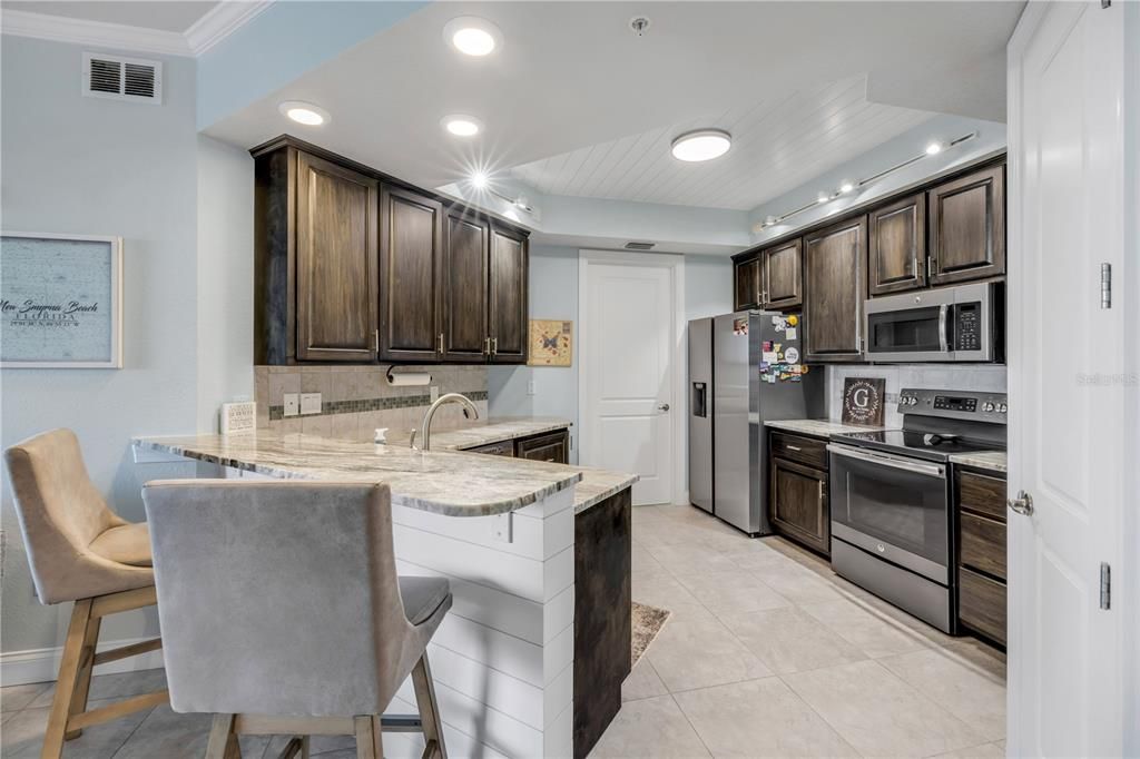 For Sale: $565,000 (2 beds, 2 baths, 1384 Square Feet)