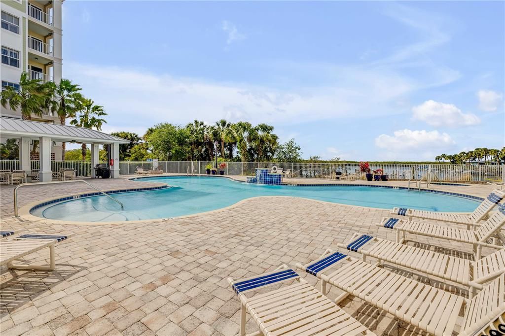 For Sale: $565,000 (2 beds, 2 baths, 1384 Square Feet)
