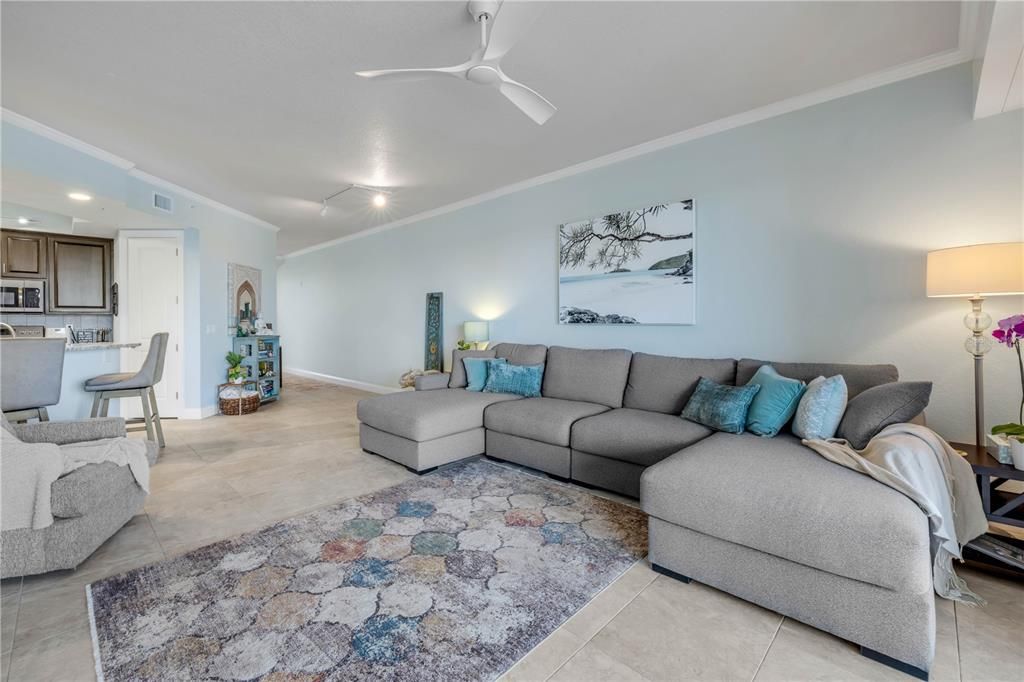 For Sale: $565,000 (2 beds, 2 baths, 1384 Square Feet)