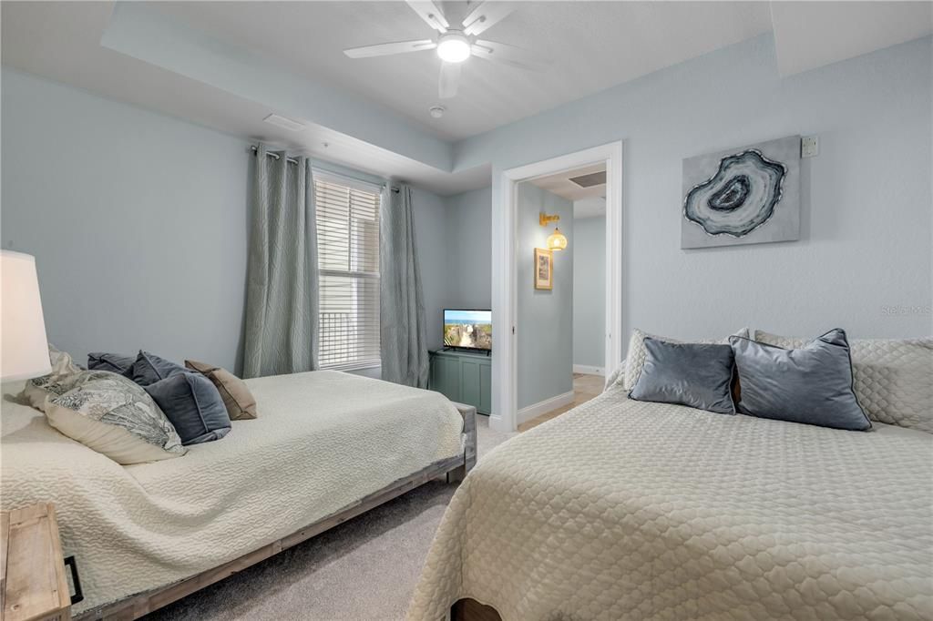 For Sale: $565,000 (2 beds, 2 baths, 1384 Square Feet)