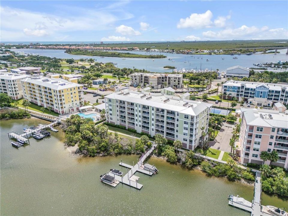 For Sale: $565,000 (2 beds, 2 baths, 1384 Square Feet)