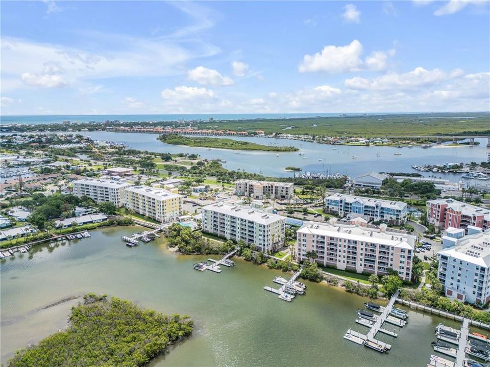 For Sale: $565,000 (2 beds, 2 baths, 1384 Square Feet)