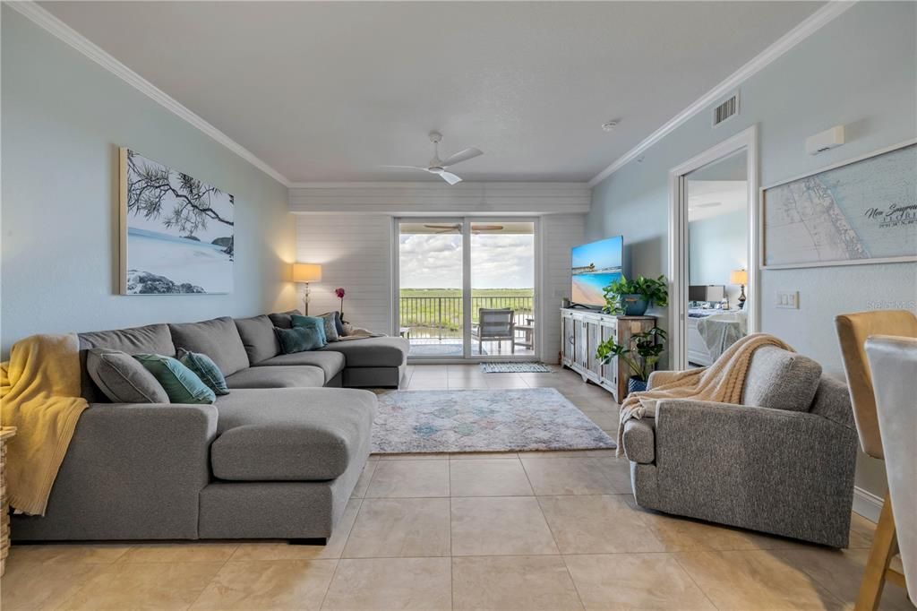 For Sale: $565,000 (2 beds, 2 baths, 1384 Square Feet)