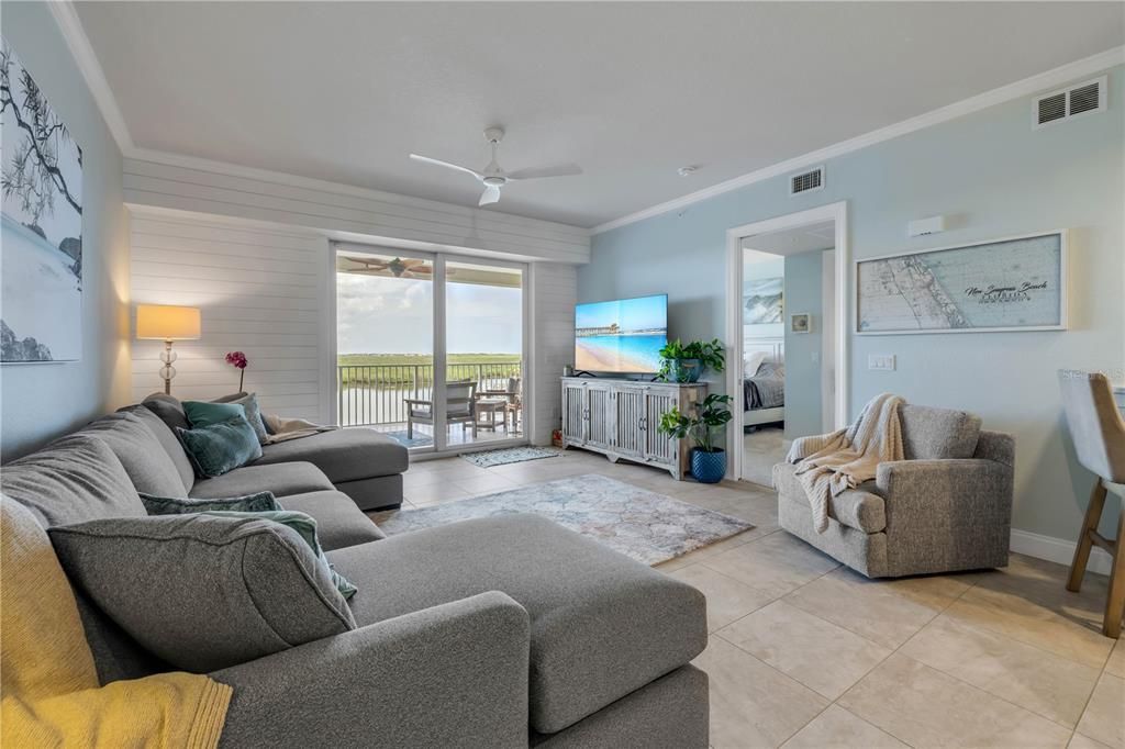 For Sale: $565,000 (2 beds, 2 baths, 1384 Square Feet)