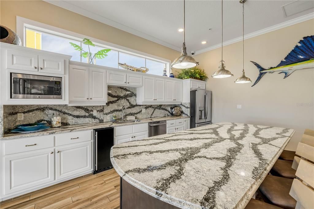 For Sale: $565,000 (2 beds, 2 baths, 1384 Square Feet)