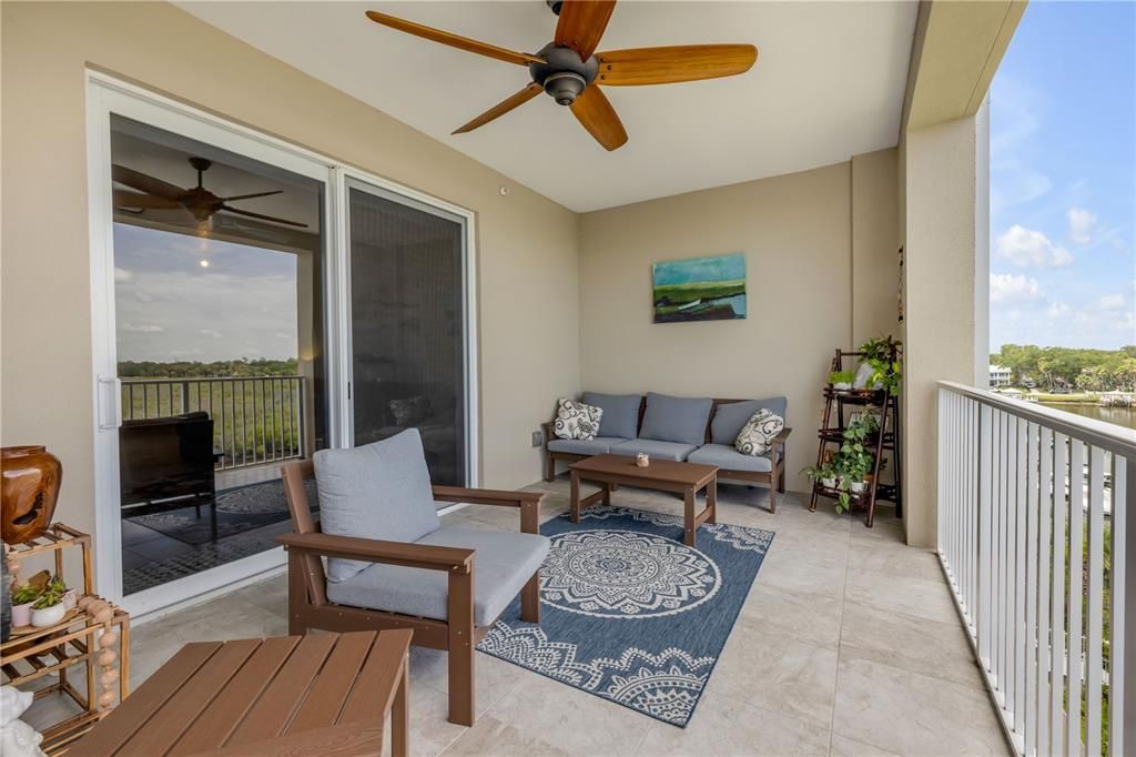For Sale: $565,000 (2 beds, 2 baths, 1384 Square Feet)