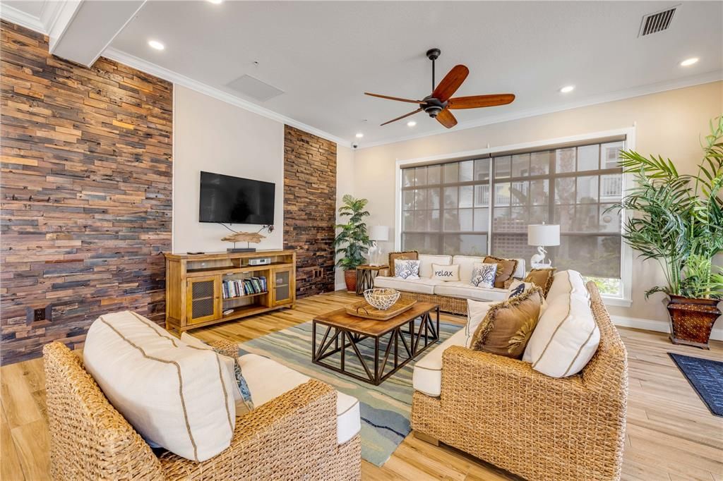 For Sale: $565,000 (2 beds, 2 baths, 1384 Square Feet)