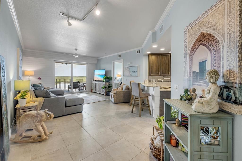 For Sale: $565,000 (2 beds, 2 baths, 1384 Square Feet)