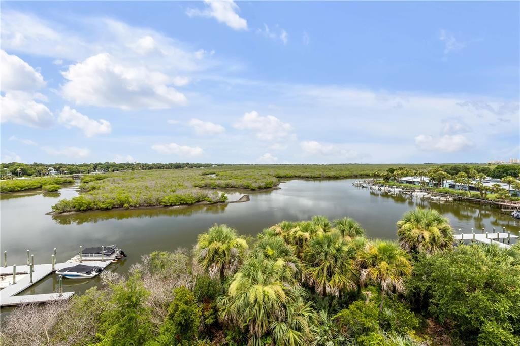 For Sale: $565,000 (2 beds, 2 baths, 1384 Square Feet)
