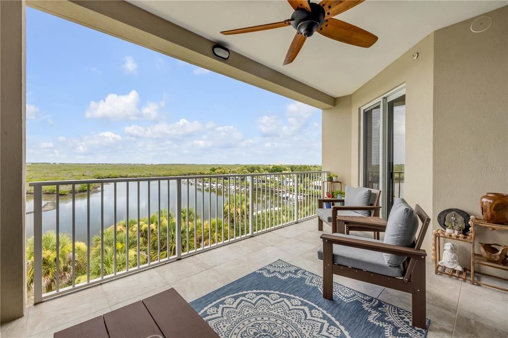 For Sale: $565,000 (2 beds, 2 baths, 1384 Square Feet)
