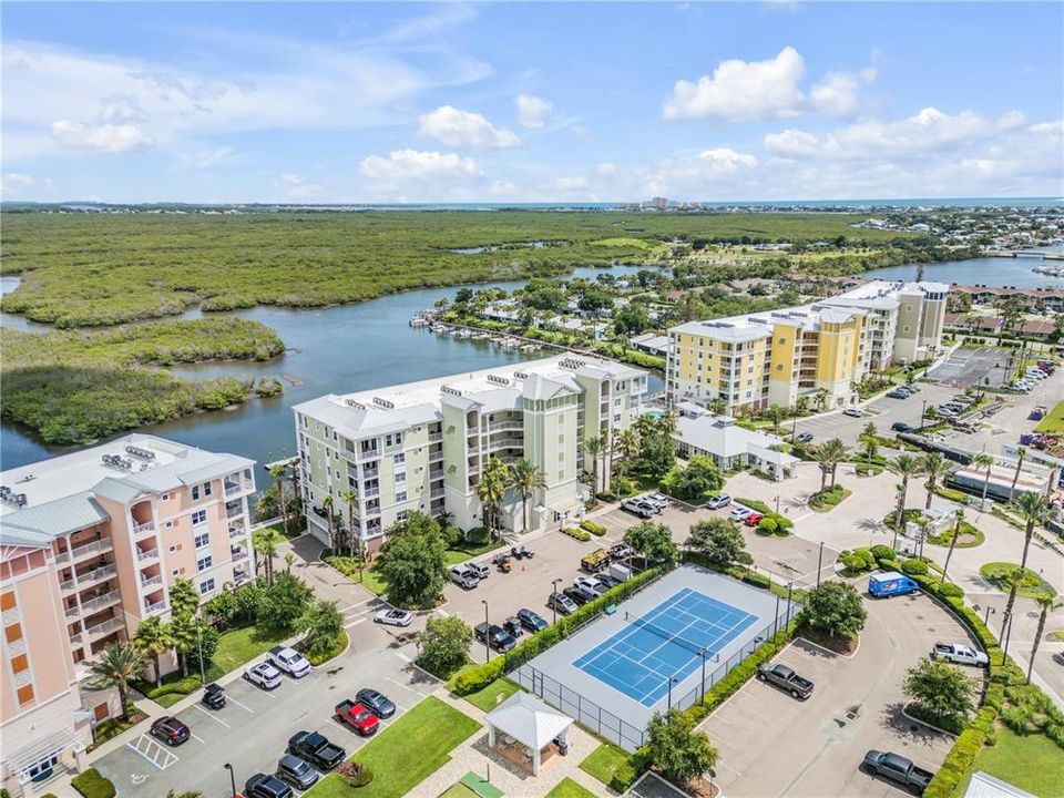 For Sale: $565,000 (2 beds, 2 baths, 1384 Square Feet)