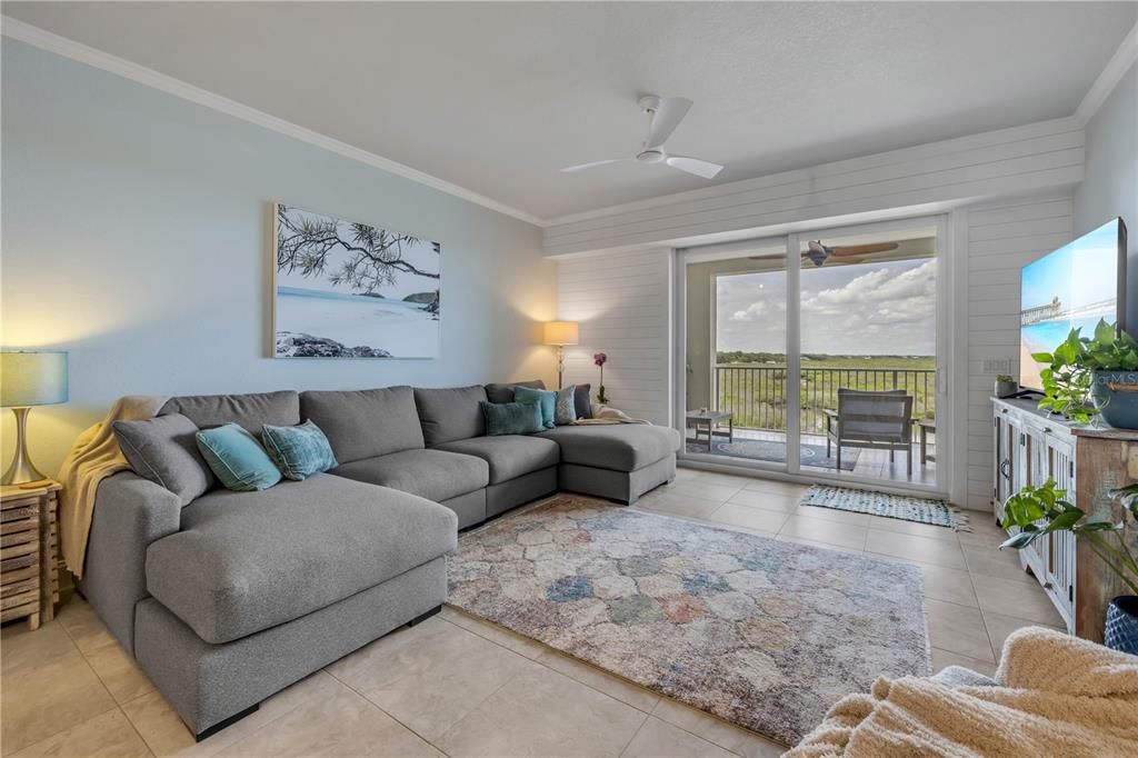 For Sale: $565,000 (2 beds, 2 baths, 1384 Square Feet)