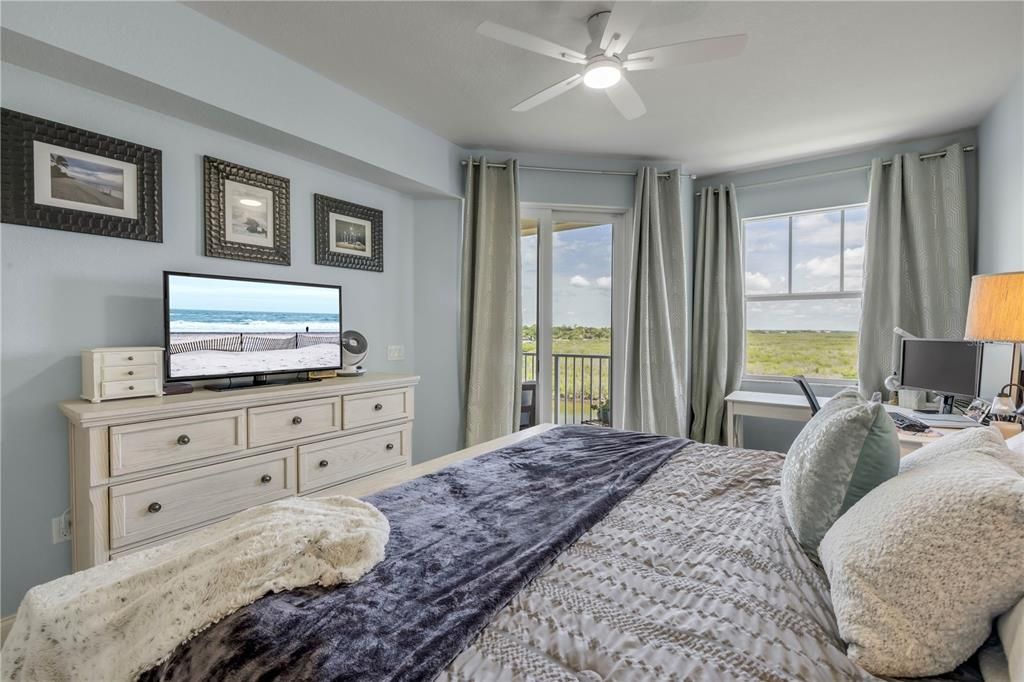 For Sale: $565,000 (2 beds, 2 baths, 1384 Square Feet)