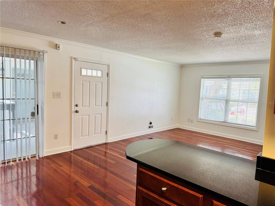 For Rent: $1,700 (2 beds, 2 baths, 870 Square Feet)
