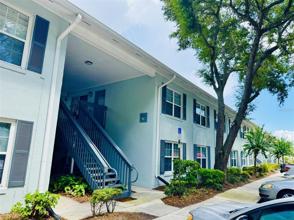 For Rent: $1,700 (2 beds, 2 baths, 870 Square Feet)