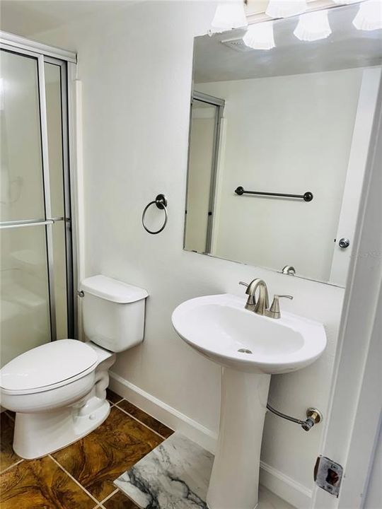 For Rent: $1,700 (2 beds, 2 baths, 870 Square Feet)