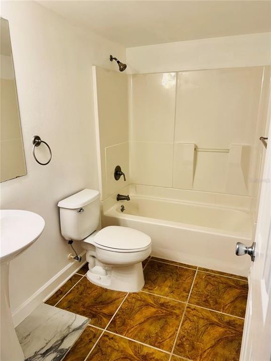For Rent: $1,700 (2 beds, 2 baths, 870 Square Feet)