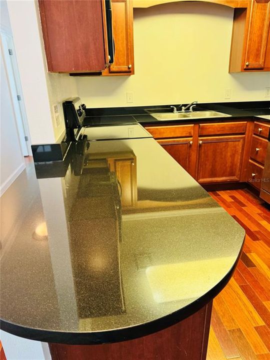For Rent: $1,700 (2 beds, 2 baths, 870 Square Feet)