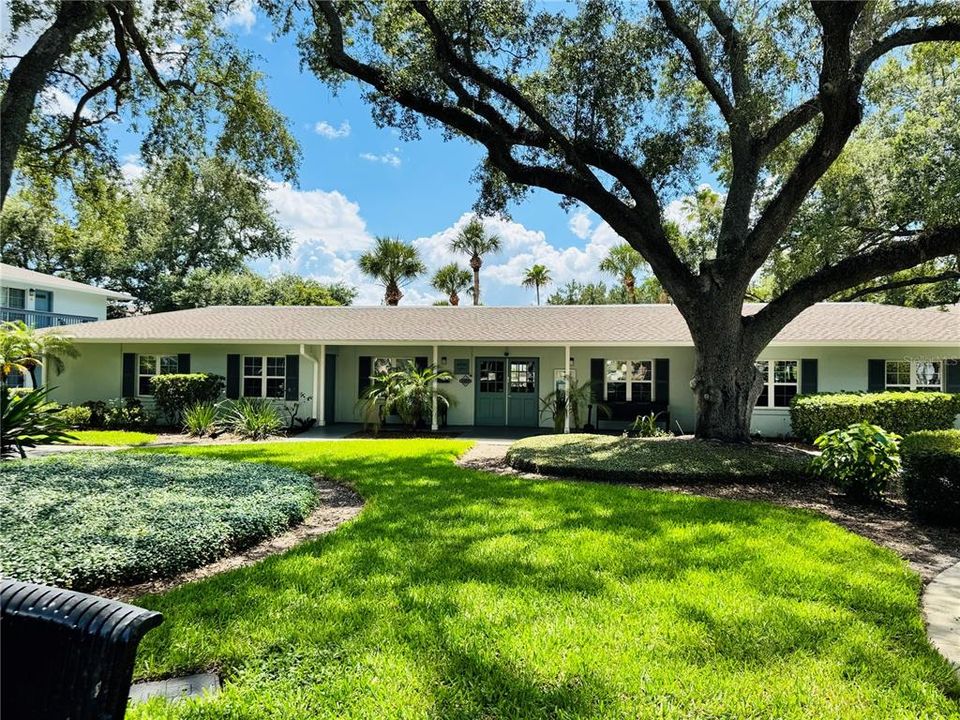 For Rent: $1,700 (2 beds, 2 baths, 870 Square Feet)