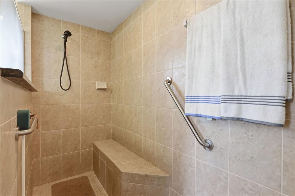 En Venta: $725,000 (3 camas, 2 baños, 1870 Pies cuadrados)