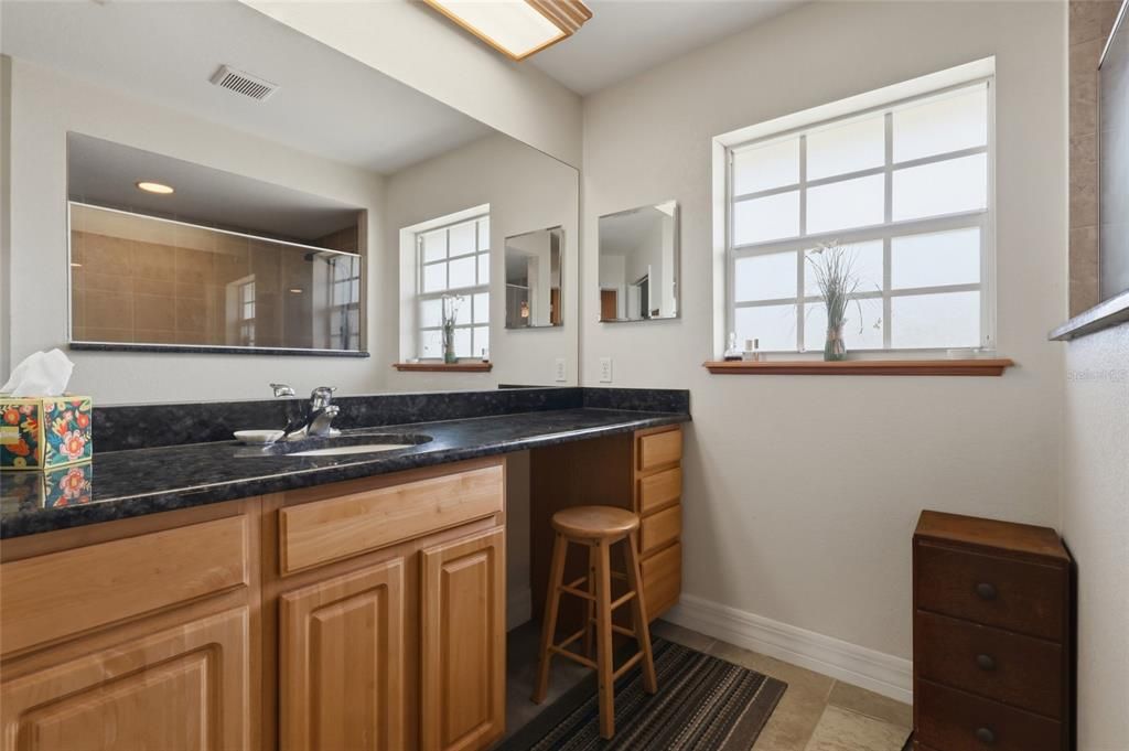 En Venta: $725,000 (3 camas, 2 baños, 1870 Pies cuadrados)