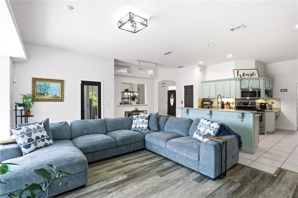 Activo con contrato: $539,900 (4 camas, 3 baños, 2160 Pies cuadrados)