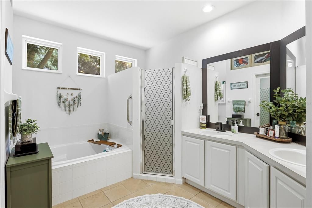 Activo con contrato: $539,900 (4 camas, 3 baños, 2160 Pies cuadrados)