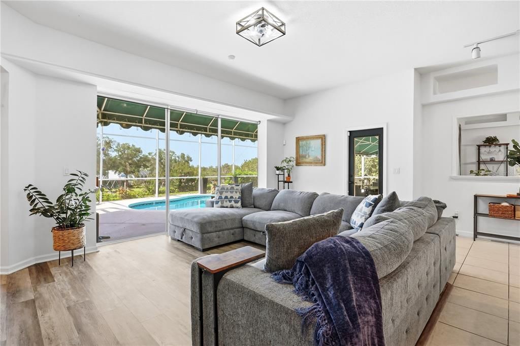 Activo con contrato: $539,900 (4 camas, 3 baños, 2160 Pies cuadrados)