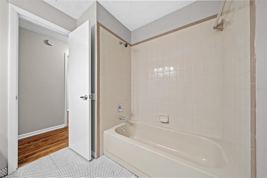 В аренду: $1,895 (3 спален, 2 ванн, 1385 Квадратных фут)