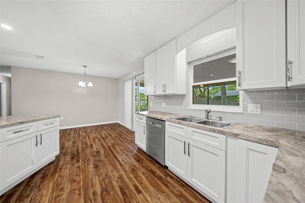 В аренду: $1,895 (3 спален, 2 ванн, 1385 Квадратных фут)