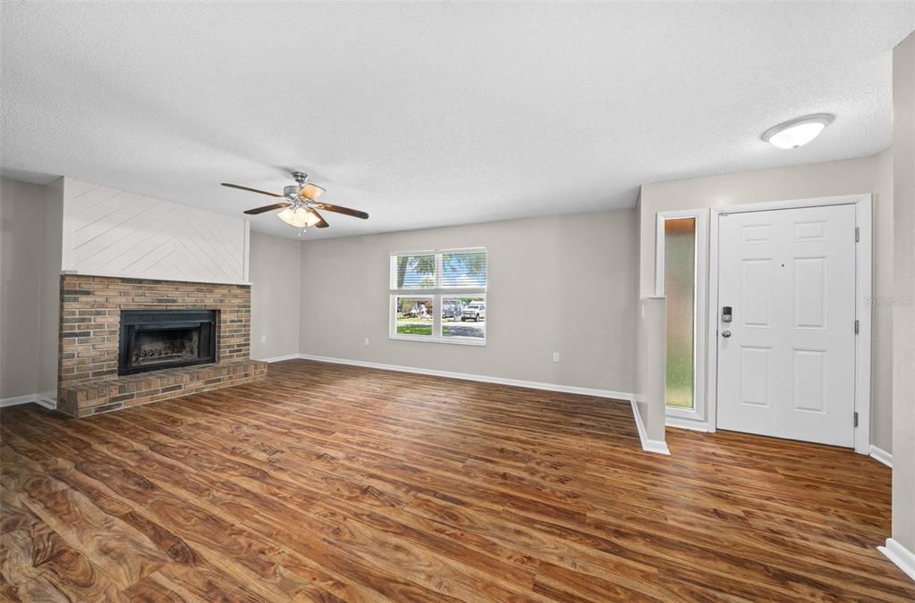 В аренду: $1,895 (3 спален, 2 ванн, 1385 Квадратных фут)