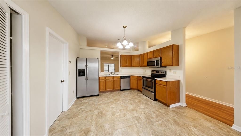 В аренду: $1,995 (3 спален, 2 ванн, 1207 Квадратных фут)