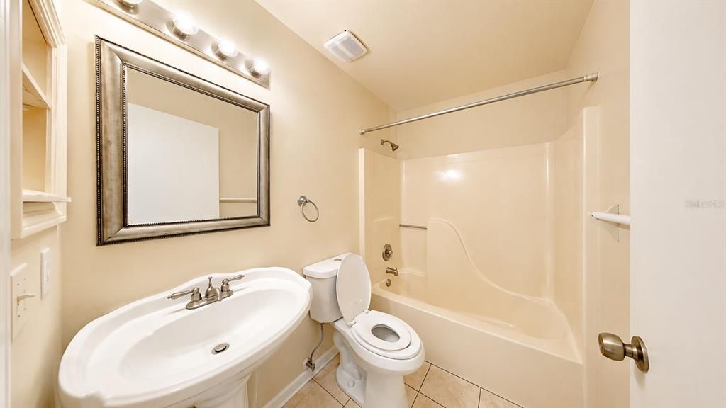 В аренду: $1,995 (3 спален, 2 ванн, 1207 Квадратных фут)