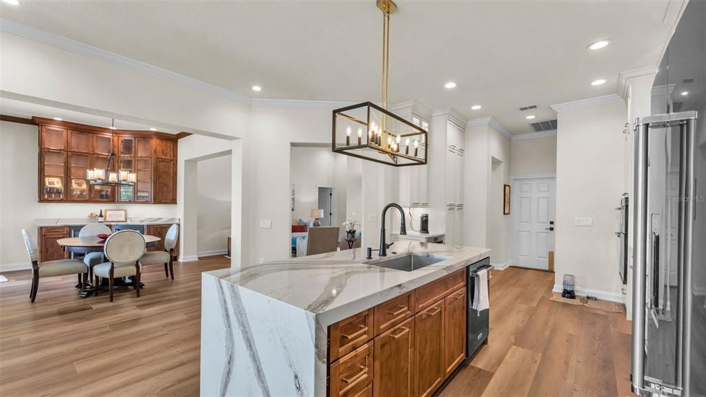 En Venta: $749,900 (3 camas, 2 baños, 2271 Pies cuadrados)