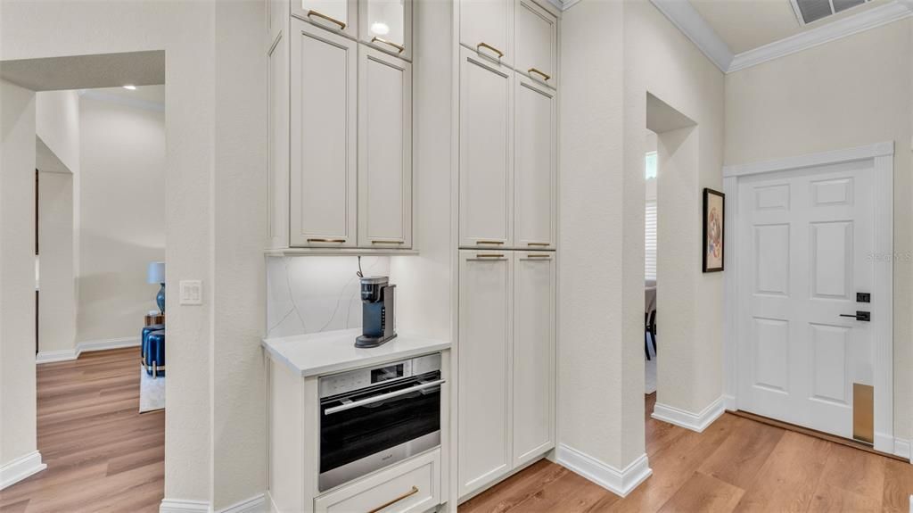 En Venta: $749,900 (3 camas, 2 baños, 2271 Pies cuadrados)