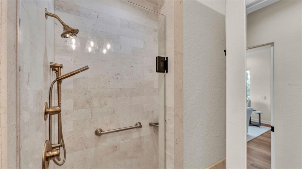 En Venta: $749,900 (3 camas, 2 baños, 2271 Pies cuadrados)