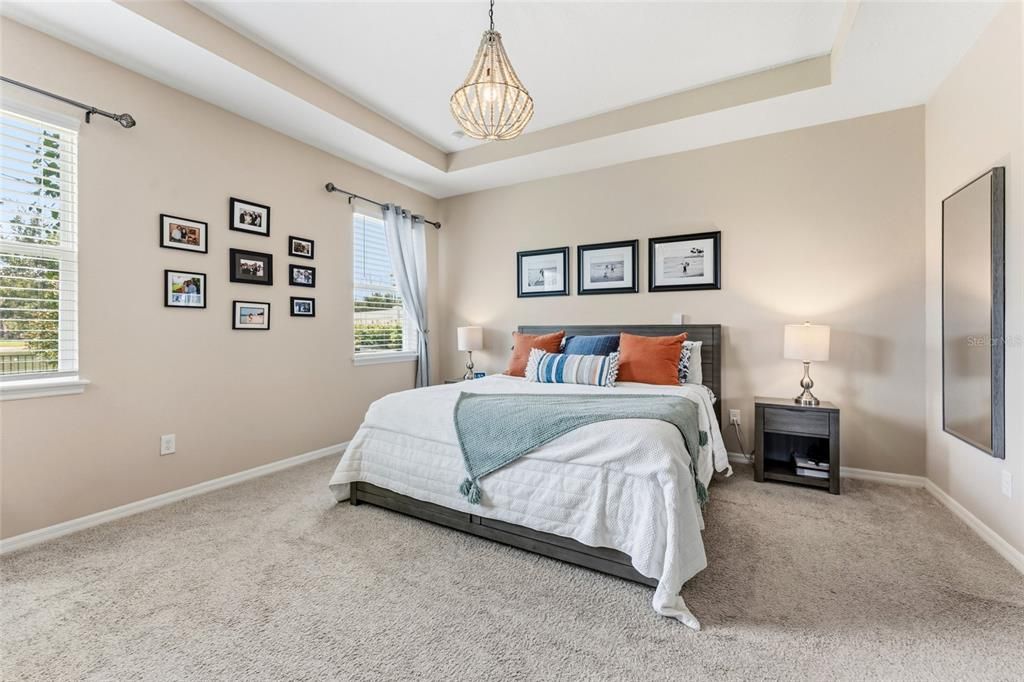 Activo con contrato: $549,900 (4 camas, 2 baños, 2035 Pies cuadrados)