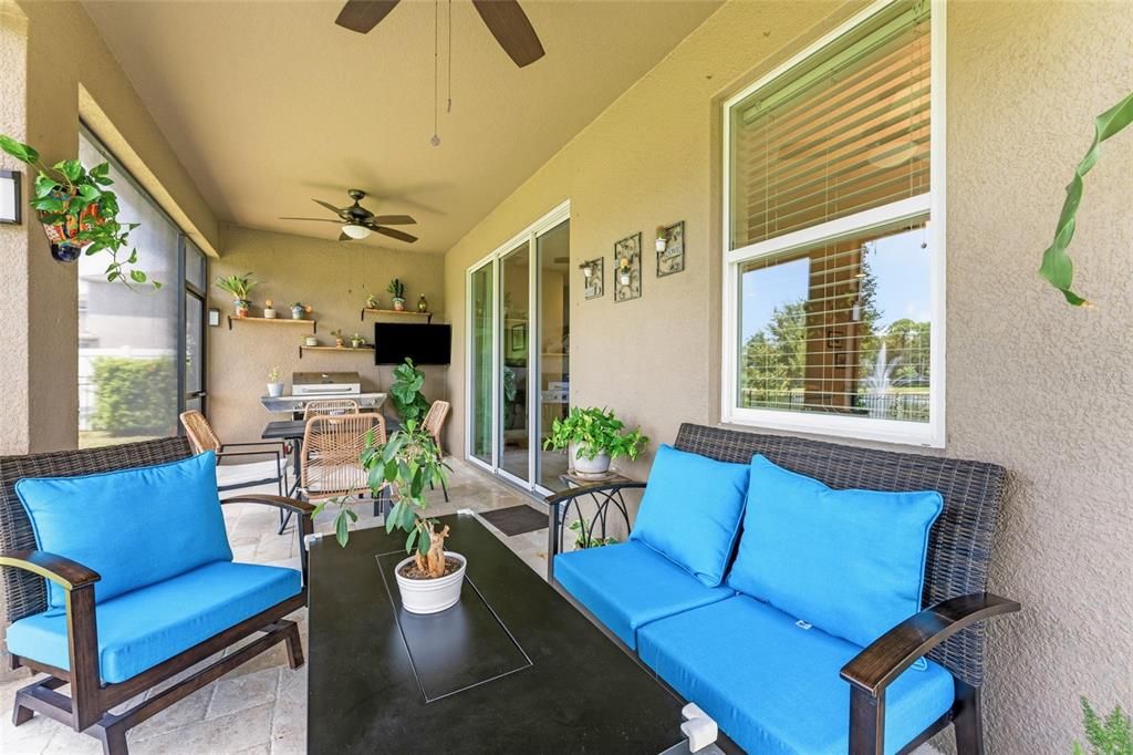 Activo con contrato: $549,900 (4 camas, 2 baños, 2035 Pies cuadrados)