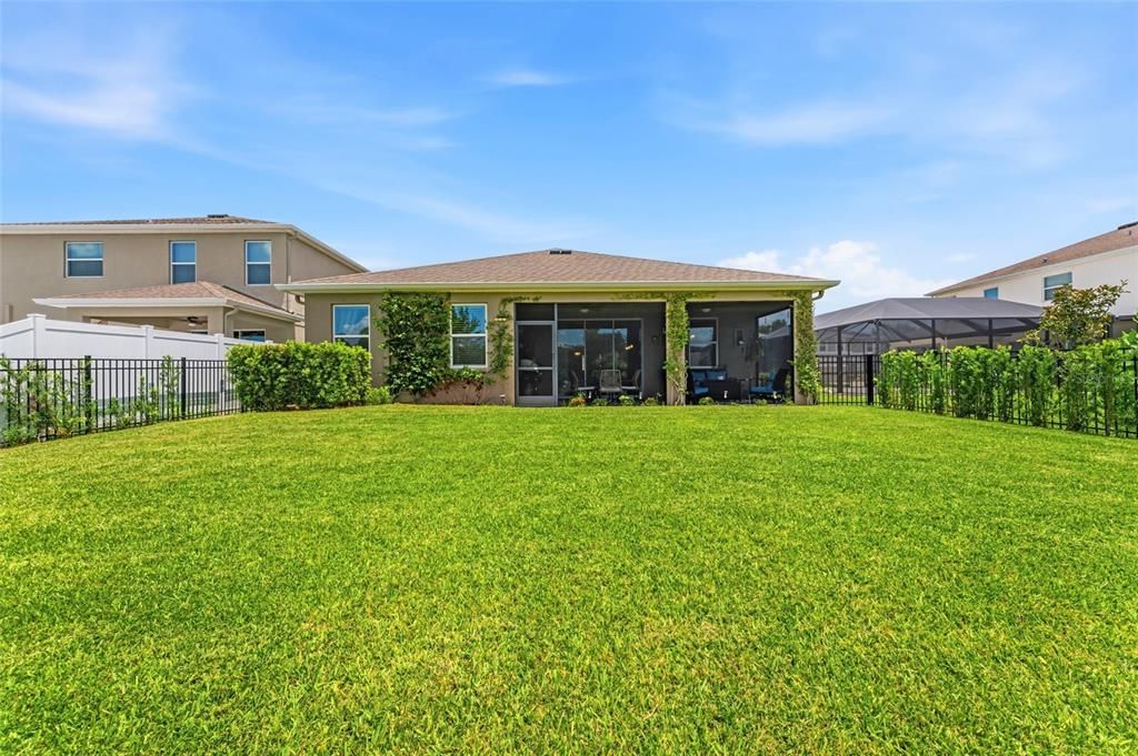 Activo con contrato: $549,900 (4 camas, 2 baños, 2035 Pies cuadrados)