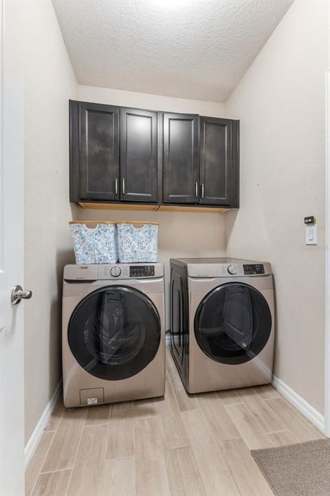 Activo con contrato: $549,900 (4 camas, 2 baños, 2035 Pies cuadrados)