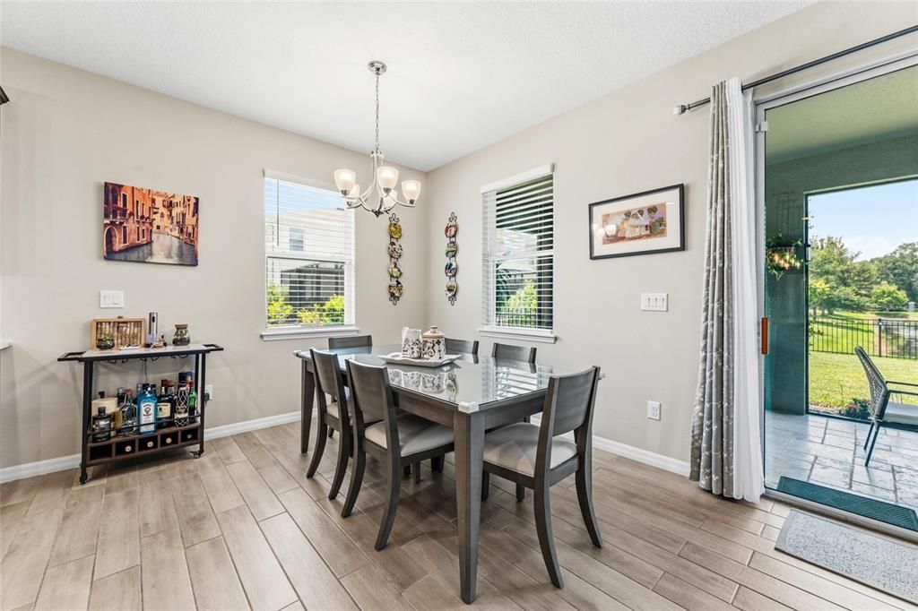 Activo con contrato: $549,900 (4 camas, 2 baños, 2035 Pies cuadrados)