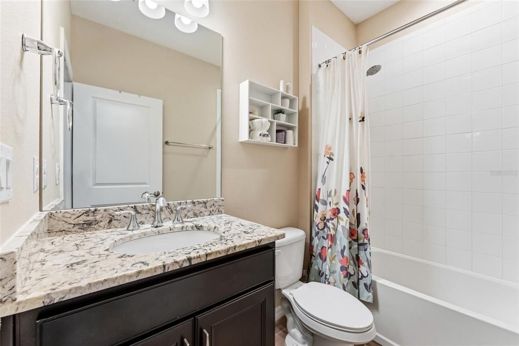 Activo con contrato: $549,900 (4 camas, 2 baños, 2035 Pies cuadrados)