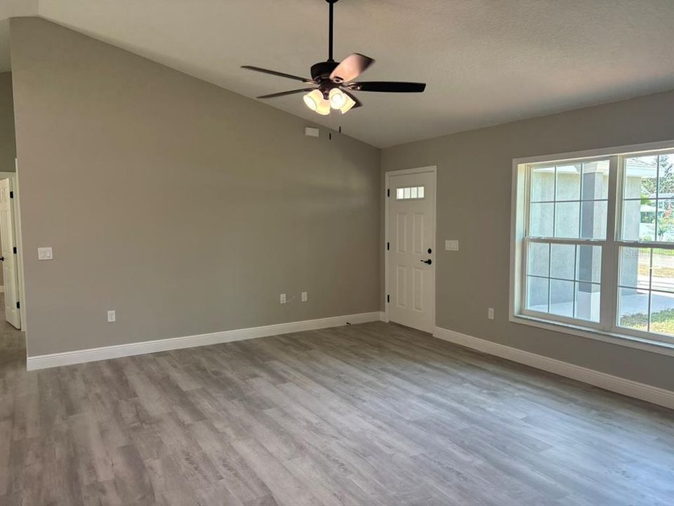 For Sale: $279,900 (3 beds, 2 baths, 1662 Square Feet)