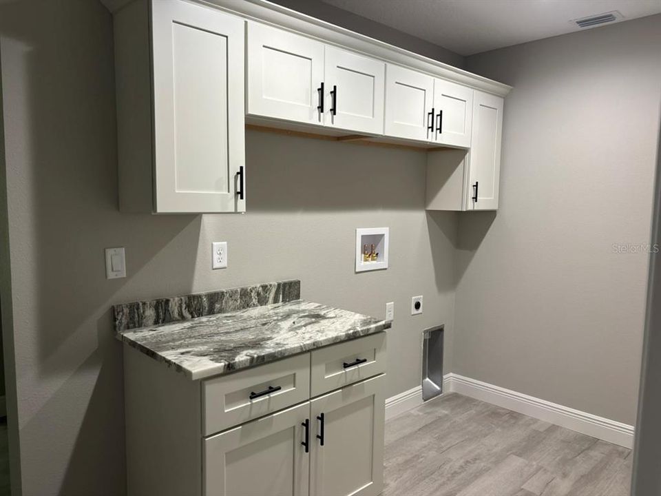 For Sale: $279,900 (3 beds, 2 baths, 1662 Square Feet)