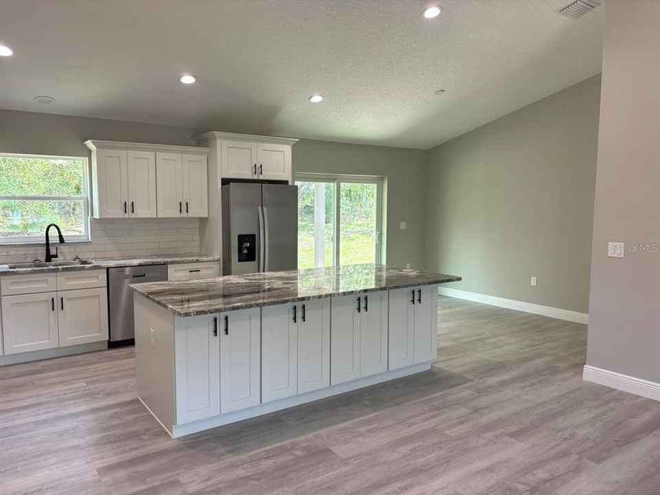 For Sale: $279,900 (3 beds, 2 baths, 1662 Square Feet)